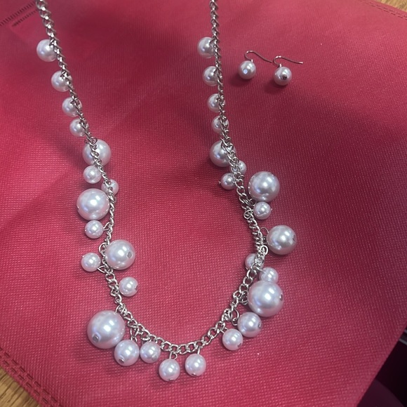 Silver and pearl jewelry match set - Picture 3 of 4